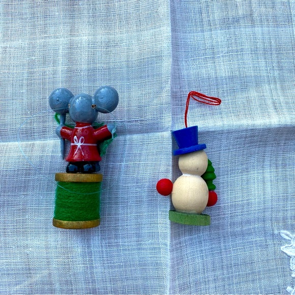 Vintage wooden hanging ornaments: mouse and snowman - Picture 2 of 2